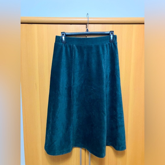 A velvet hunter green skirt - Picture 1 of 4